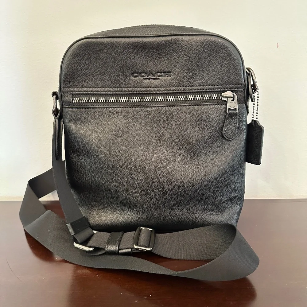 Coach Flight Messenger Crossbody Men’s Black Pebble Leather Bag C2057-F68014 EUC